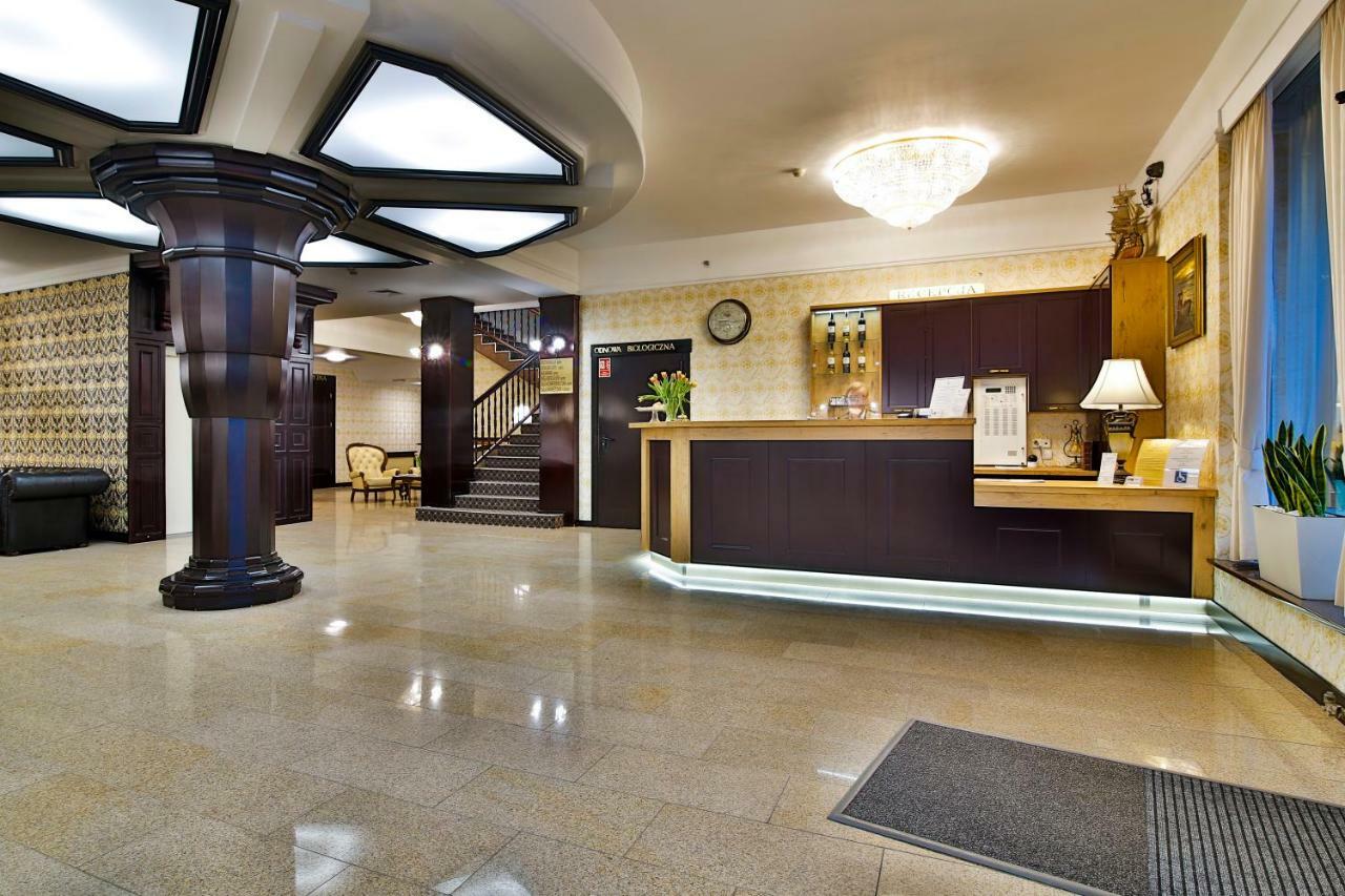 Hotel Victoria Болшево Екстериор снимка