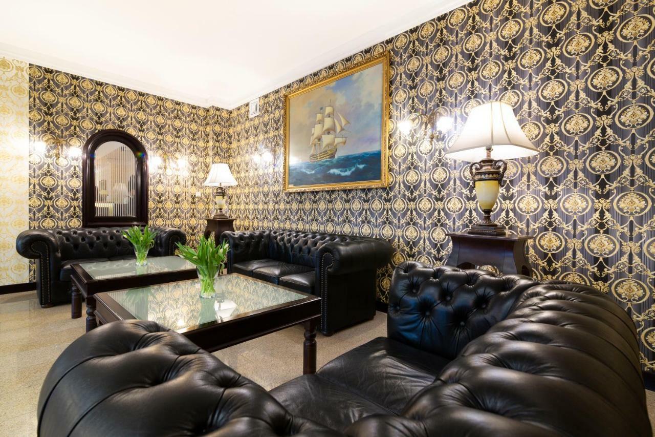Hotel Victoria Болшево Екстериор снимка